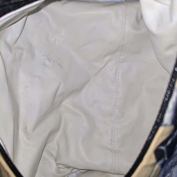 Vintage Camellia Rose CHANEL Cosmetic Makeup Bag with Tassel - Picture 4 of 11